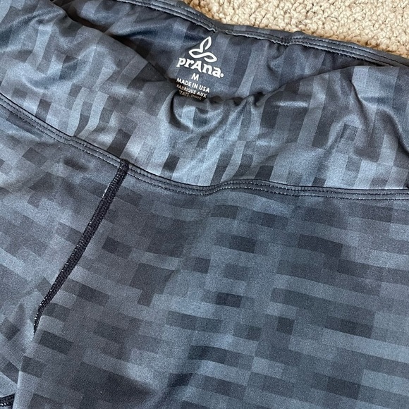 PRANA Roxanne black pixel yoga crop leggings - Picture 3 of 6